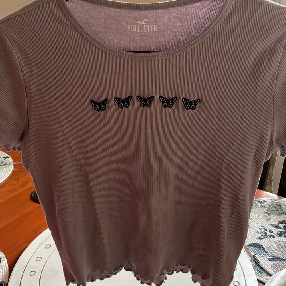Cute junior Hollister top in lilac with butterflies size medium
